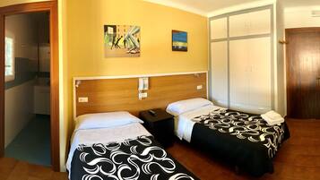 Double Room | 1 bedroom, memory foam beds, individually furnished, desk