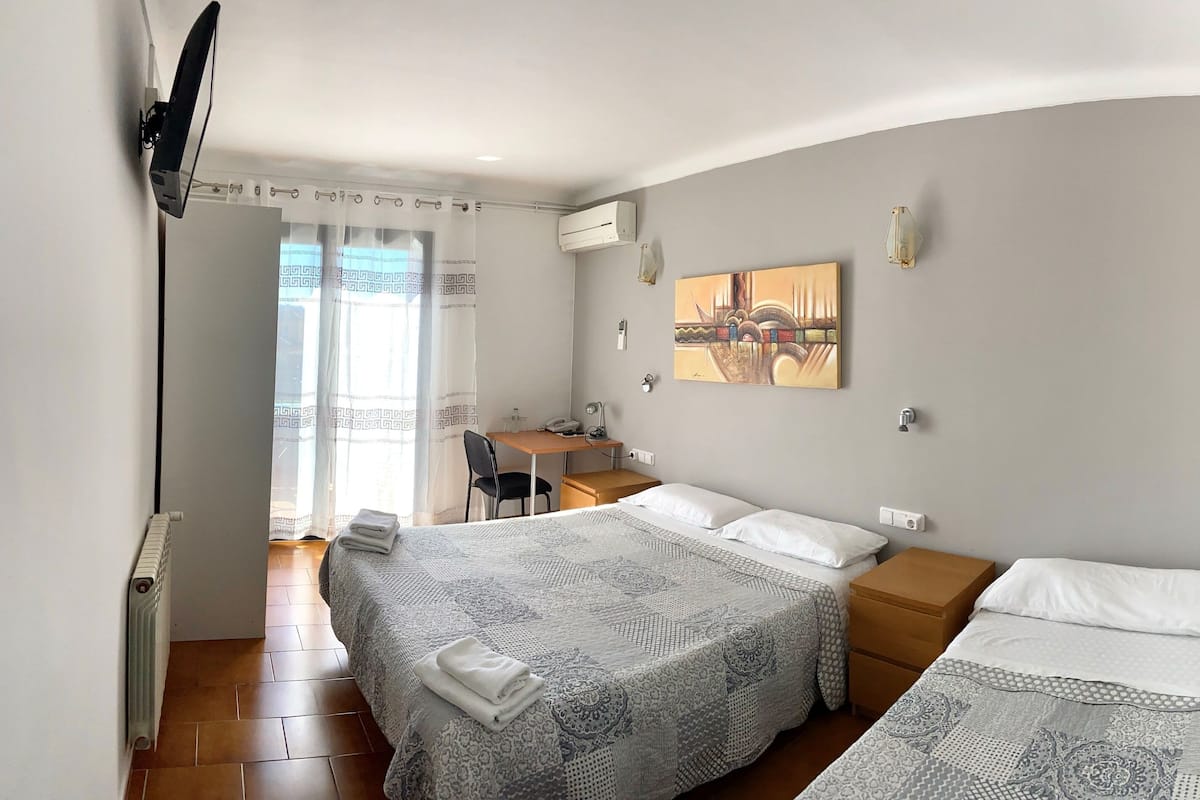 Triple Room | 1 bedroom, memory foam beds, individually furnished, desk