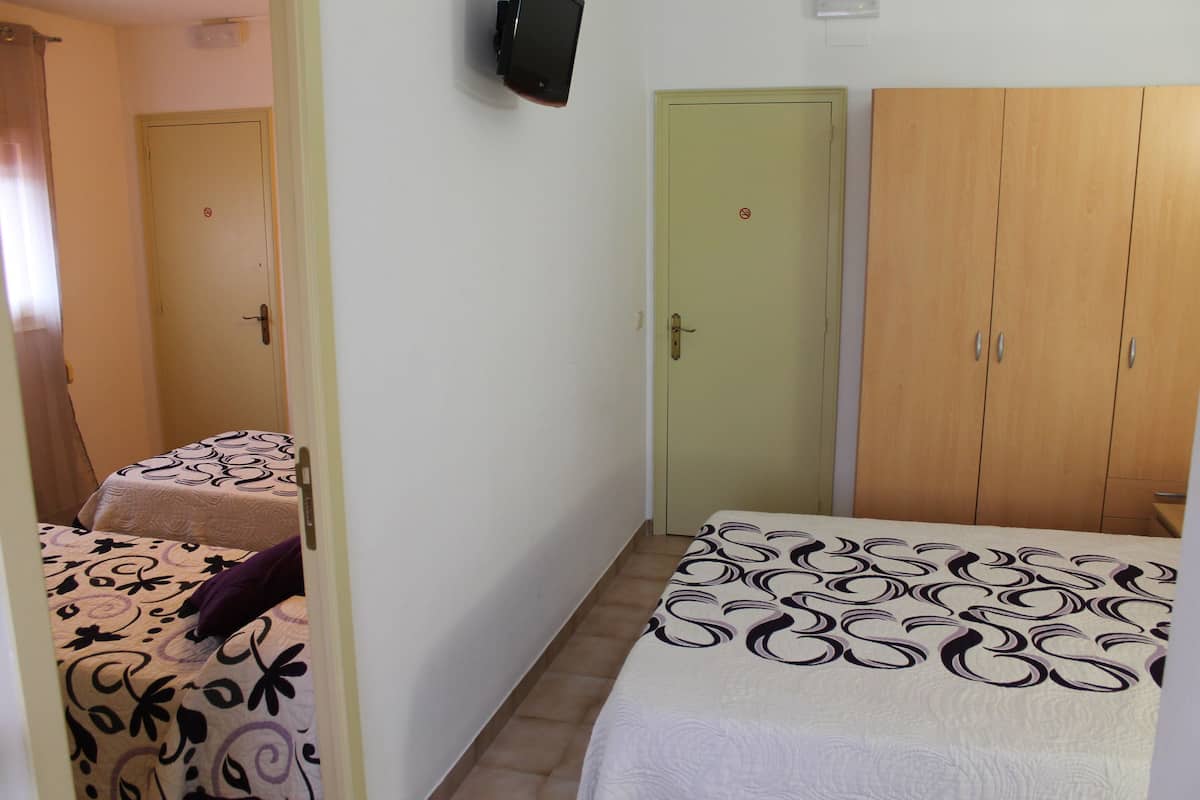 Quadruple Room, 2 Bedrooms | 1 bedroom, memory foam beds, individually furnished, desk