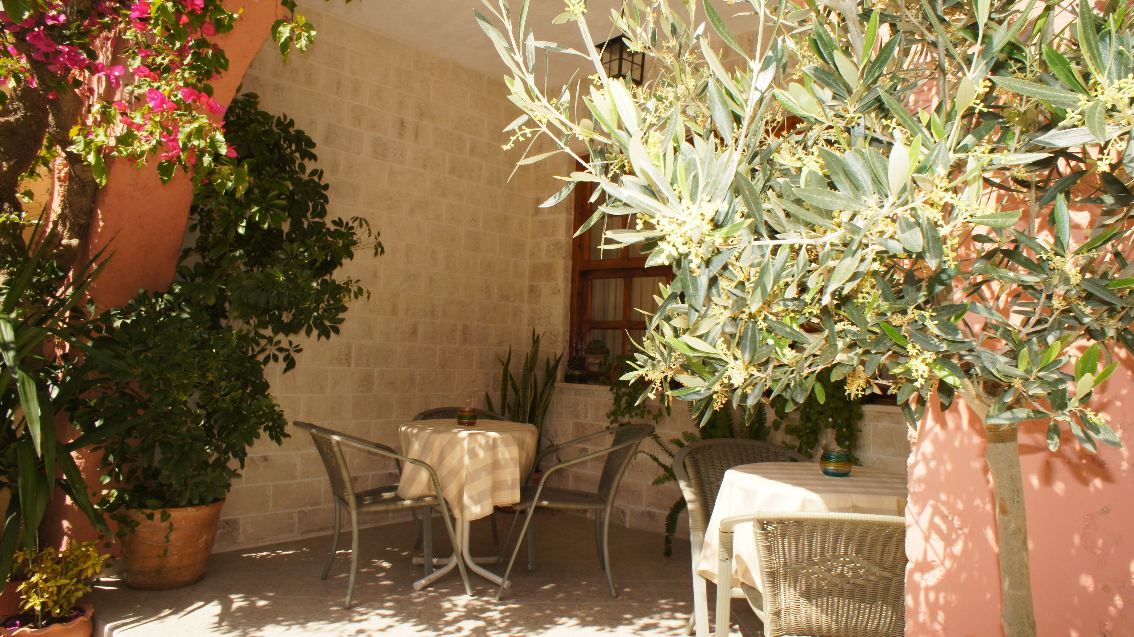 free daily cooked-to-order breakfast