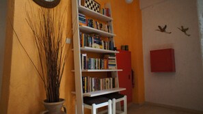 Library - IDI Hotel (Agios Vasileios)