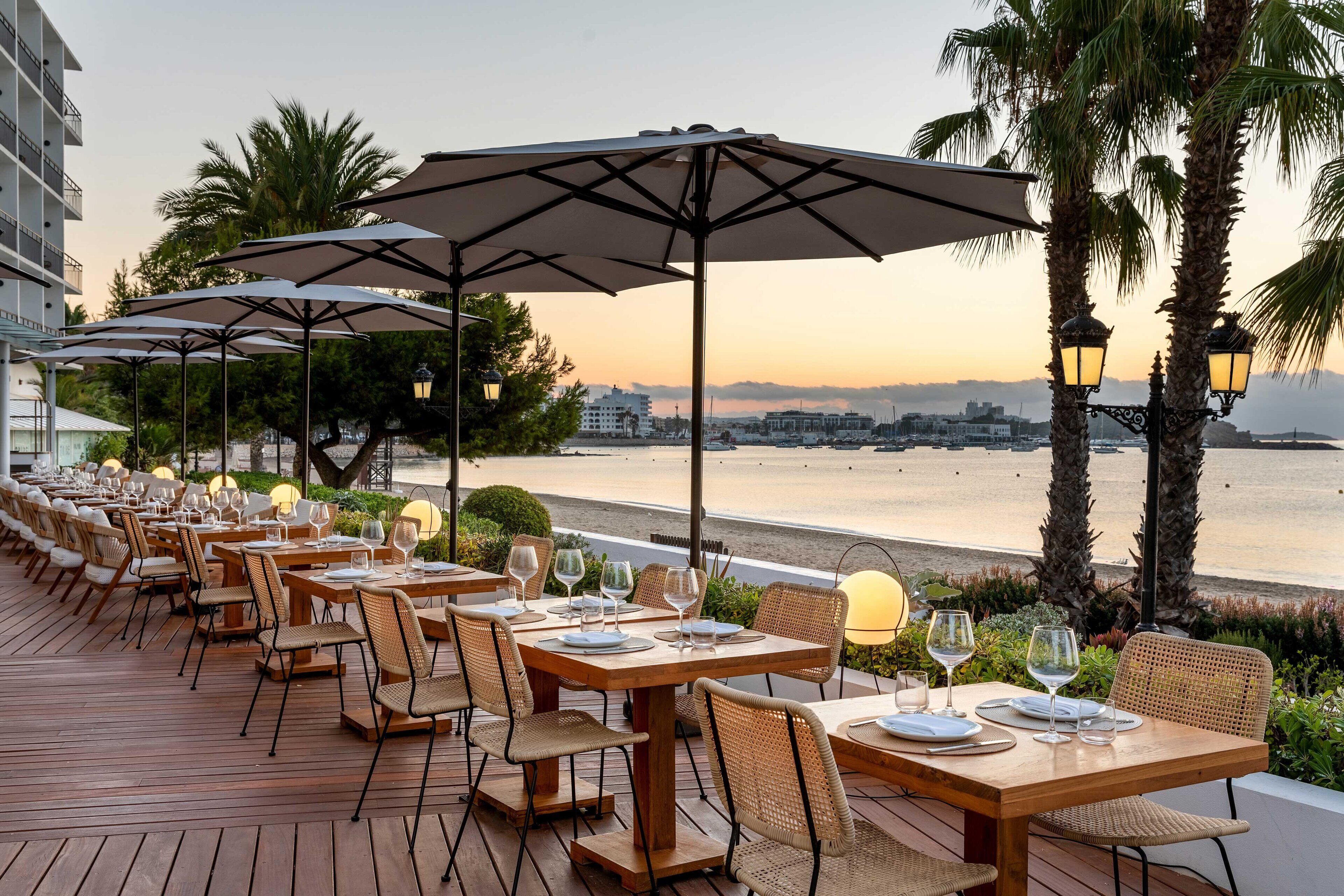 Breakfast, lunch, dinner served; international cuisine, beach views 