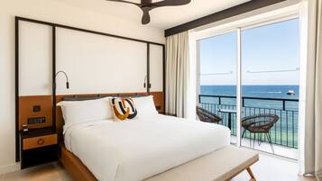 Deluxe-huone, 1 suuri parisänky, merinäköala (Balcony) | Ylelliset vuodevaatteet, untuvapeitot