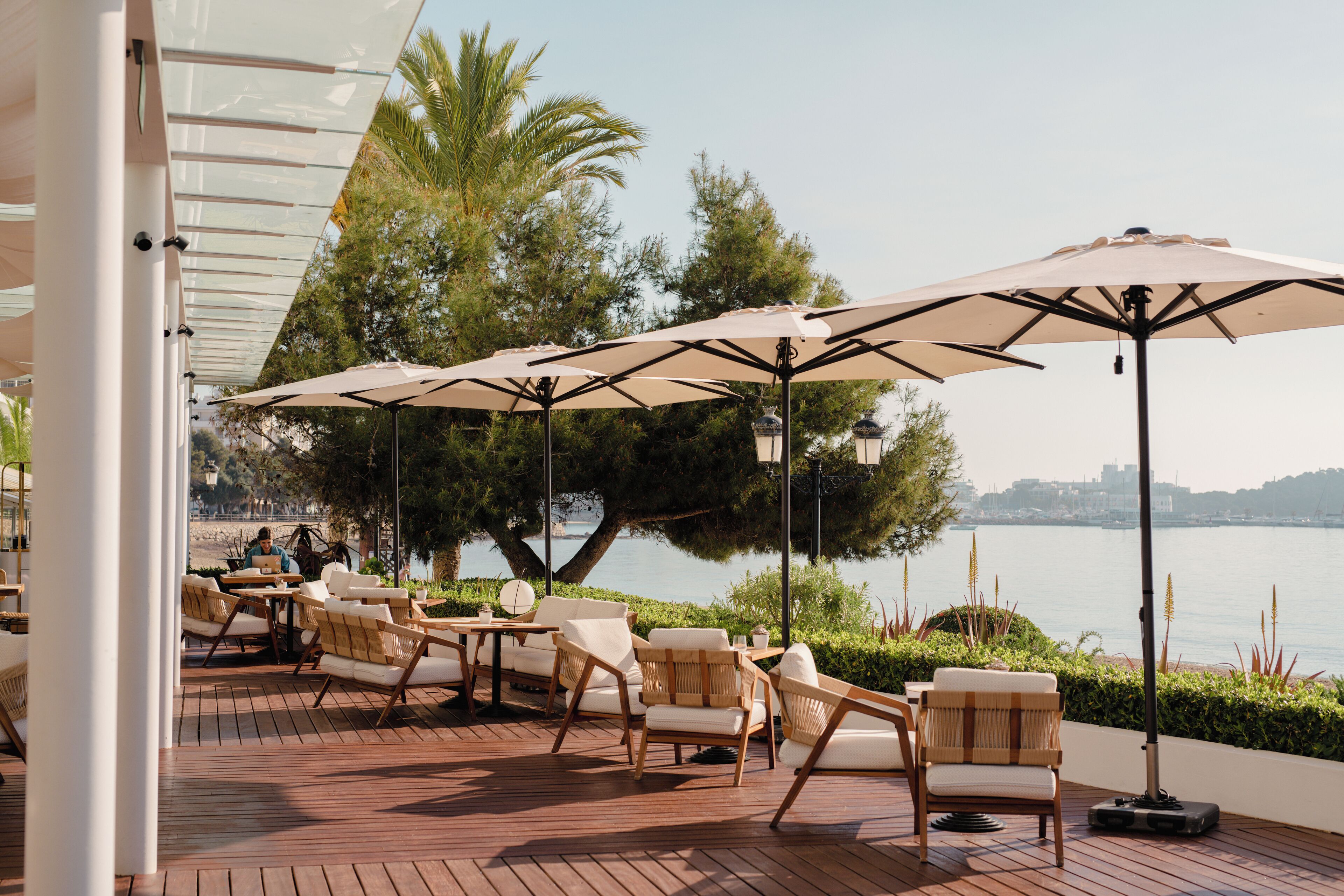 Breakfast, lunch, dinner served; international cuisine, beach views 