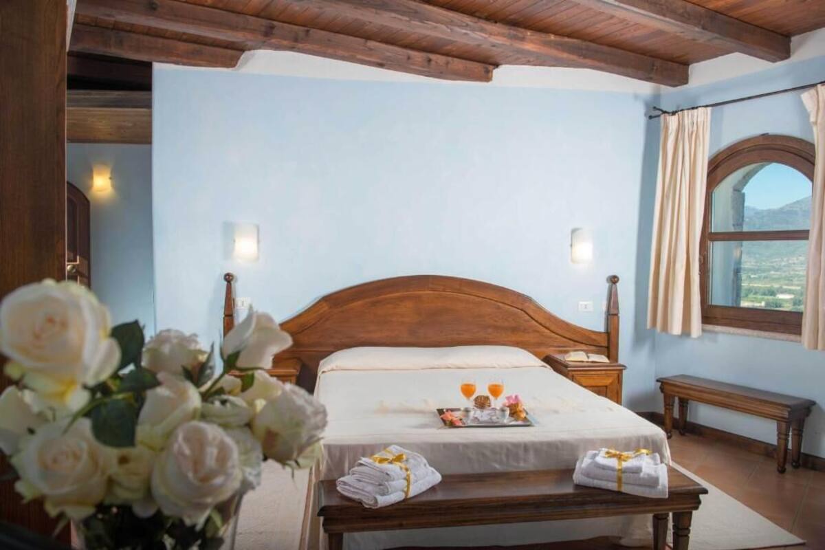 Frette Italian sheets, hypo-allergenic bedding available