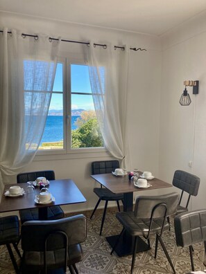 Daily buffet breakfast (EUR 9.00 per person) - Isula Rossa (L'Île-Rousse)