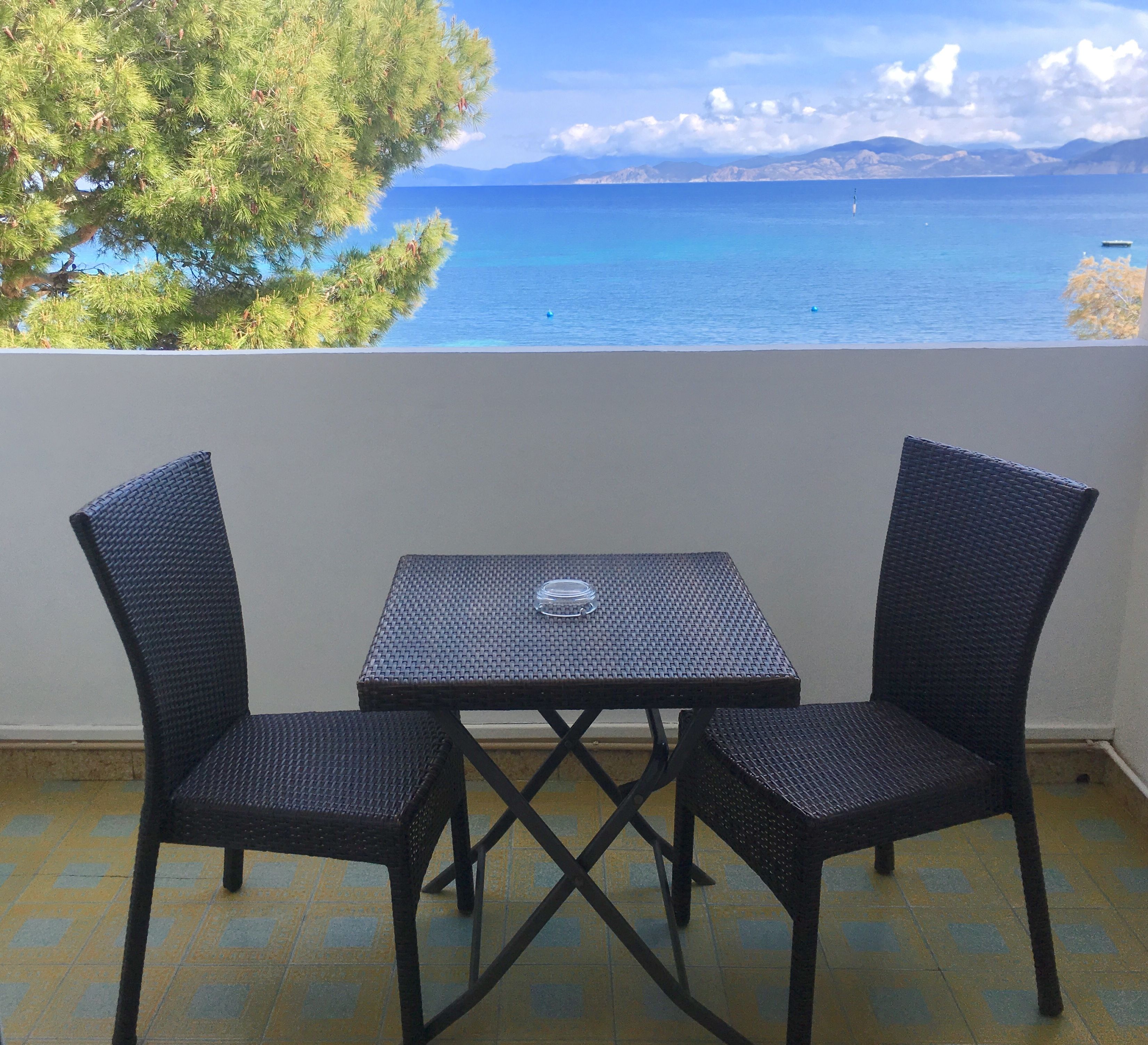 Habitación doble, balcón, vista al mar | Balcón