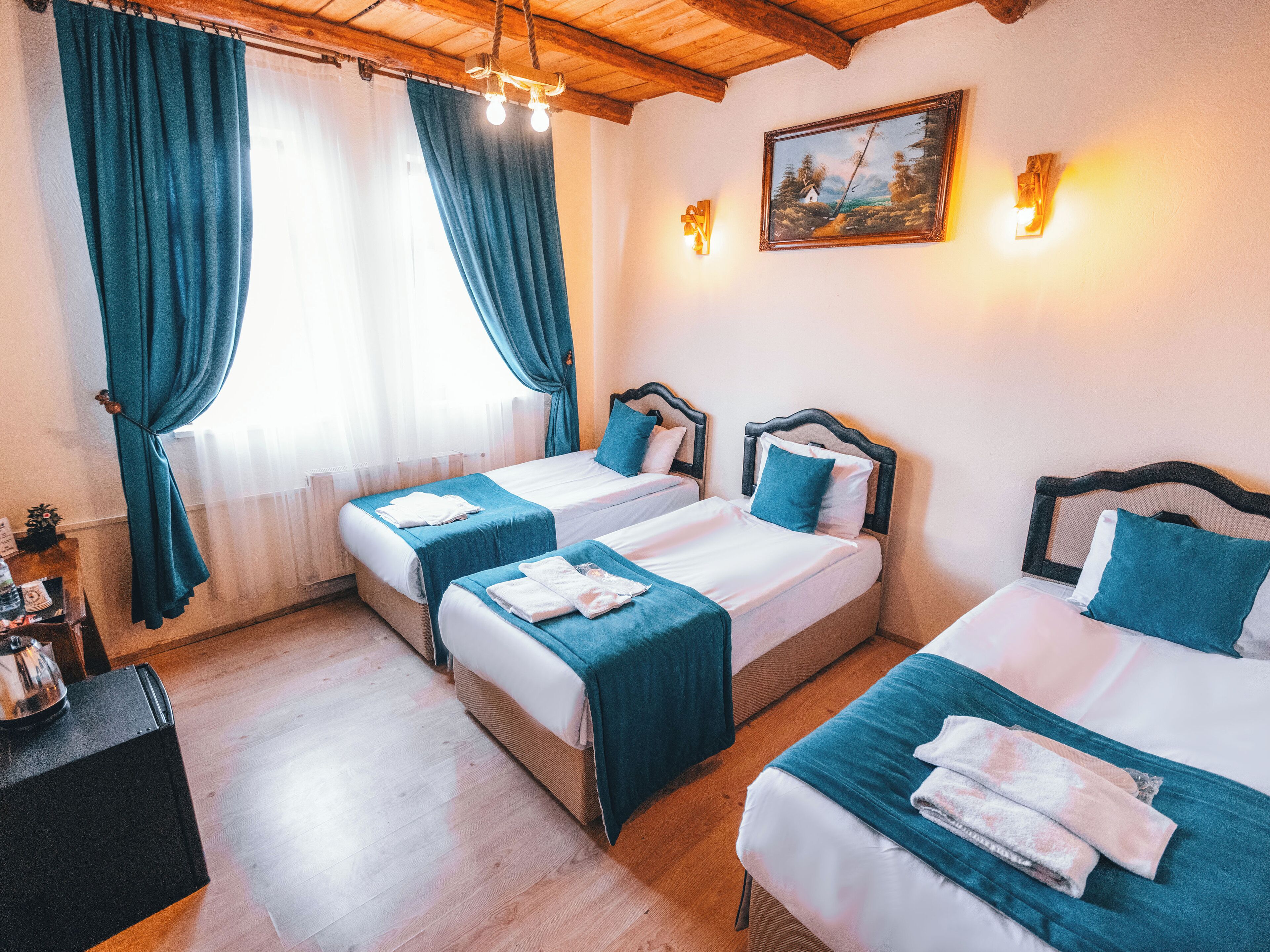 ห้องทริปเปิล | เตียงพร้อมฟูกเสริมที่นอน, โต๊ะทำงาน, ห้องเก็บเสียง, Wi-Fi ฟรี