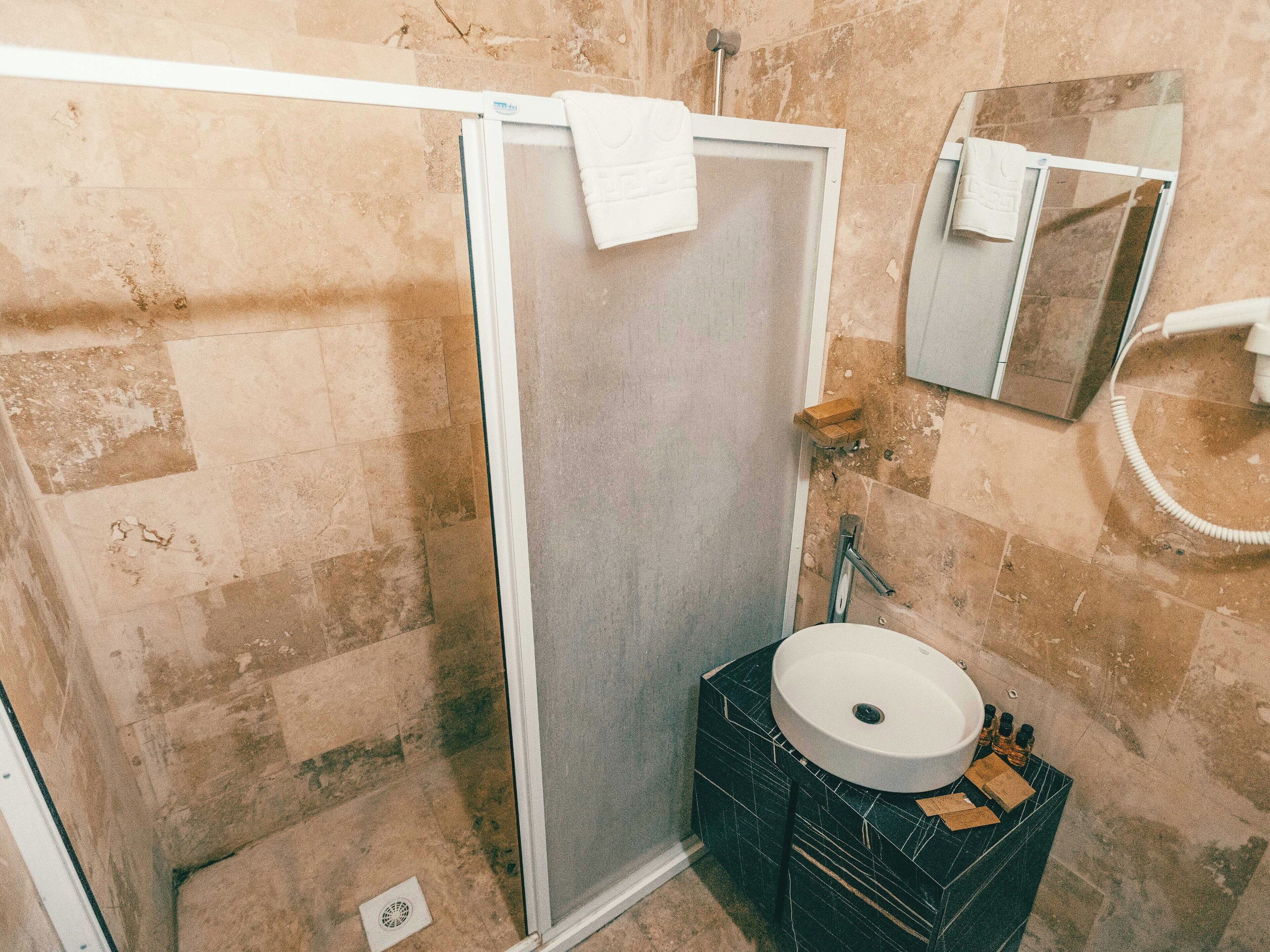 bathtub, rainfall showerhead, eco-friendly toiletries, hair dryer