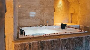 Turbel King Suite | 1 sovrum, bäddmadrasser, skrivbord och ljudisolering