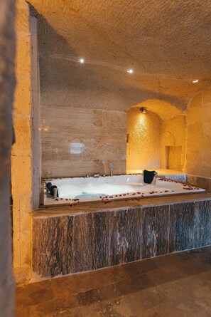 Habitació doble Deluxe | 1 dormitori, matalassos amb encoixinament addicional i escriptori 