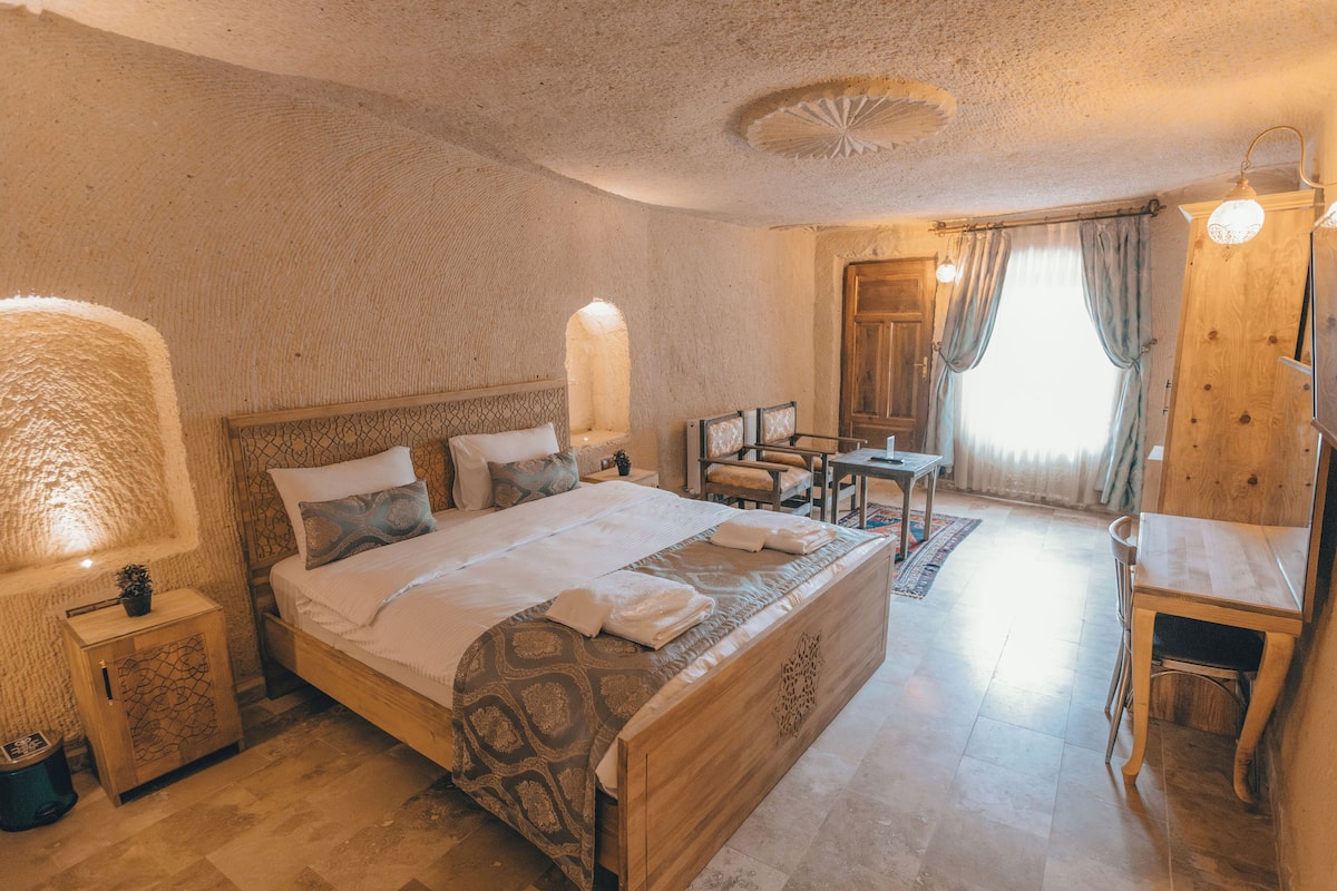 Vadi Cave Room | Camas con pillow-top, escritorio, insonorización y wifi gratis