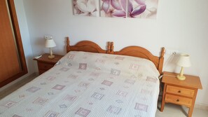 3 chambres, lit avec matelas en mousse à mémoire, coffre-fort