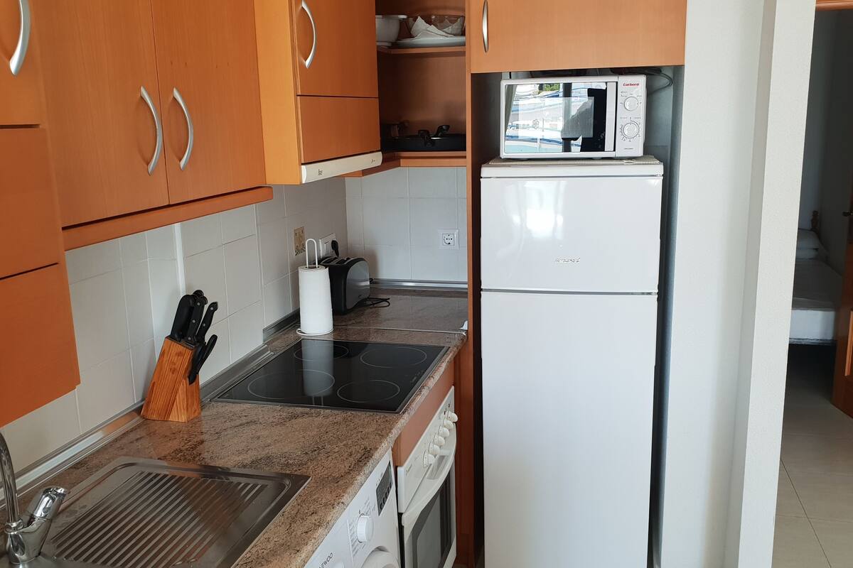 32-inch led tv with digital channels, tv, dvd player