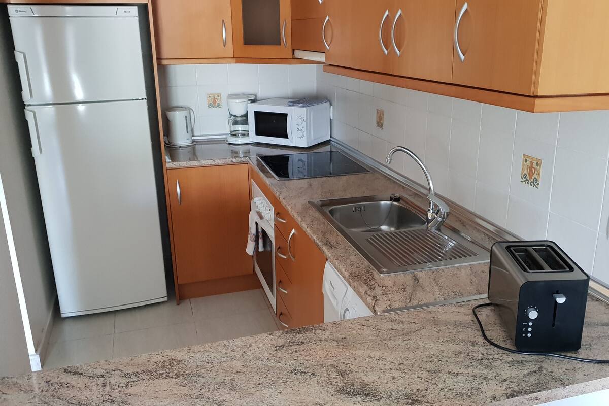 apartment, 3 bedrooms | private kitchen | full-sized fridge, microwave, oven, stovetop