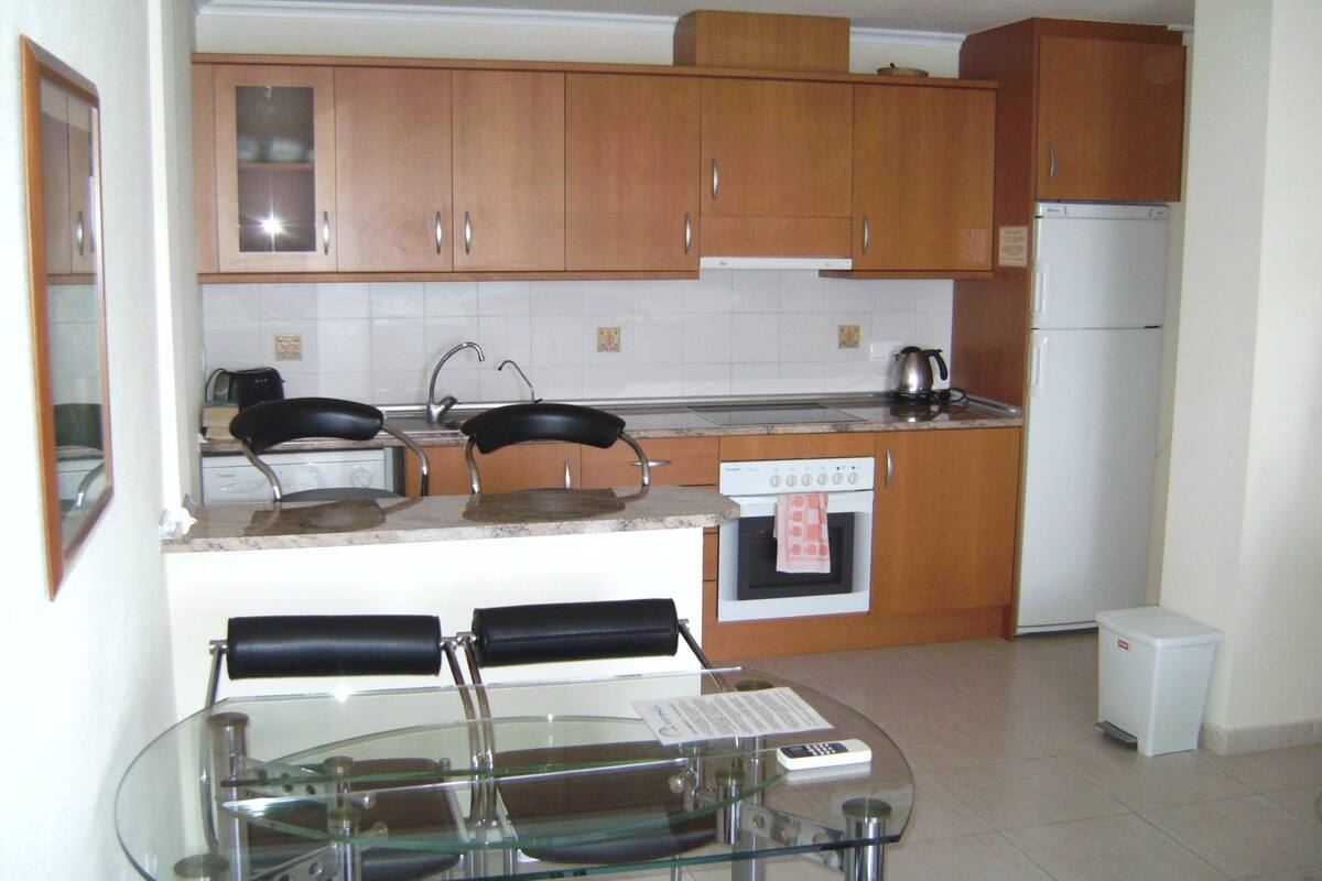 apartment, 2 bedrooms | private kitchen | full-sized fridge, microwave, oven, stovetop
