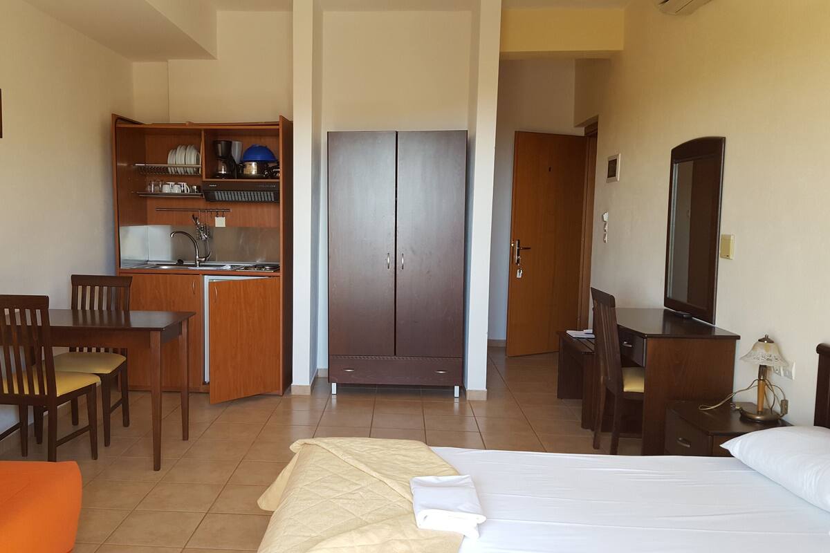 Studio (for 3-4 people - 9) | Luxe beddengoed, geluiddichte muren, een strijkplank/strijkijzer