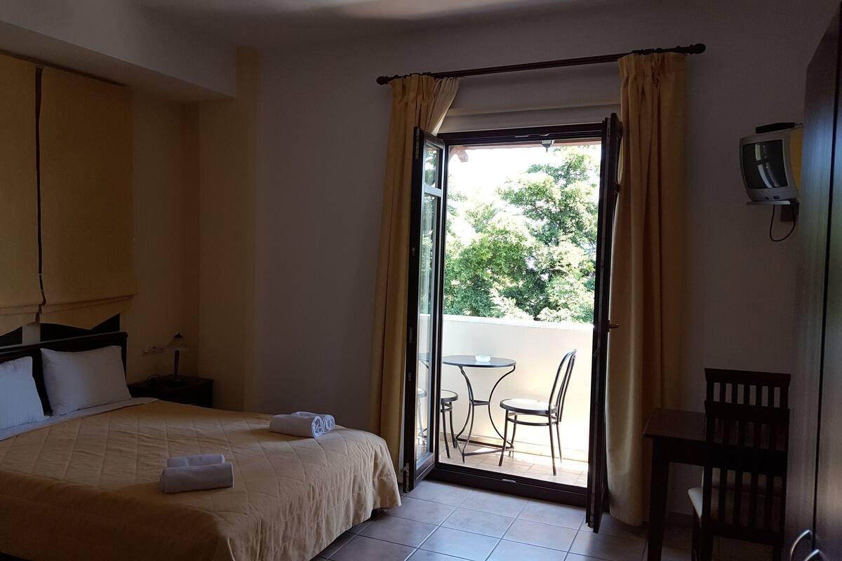 Studio (for 2 people - 5) | Luxe beddengoed, geluiddichte muren, een strijkplank/strijkijzer