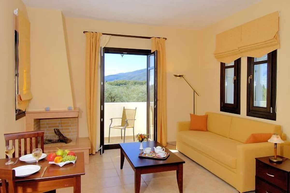 Apartment, Mountain View ( -10) | Living room