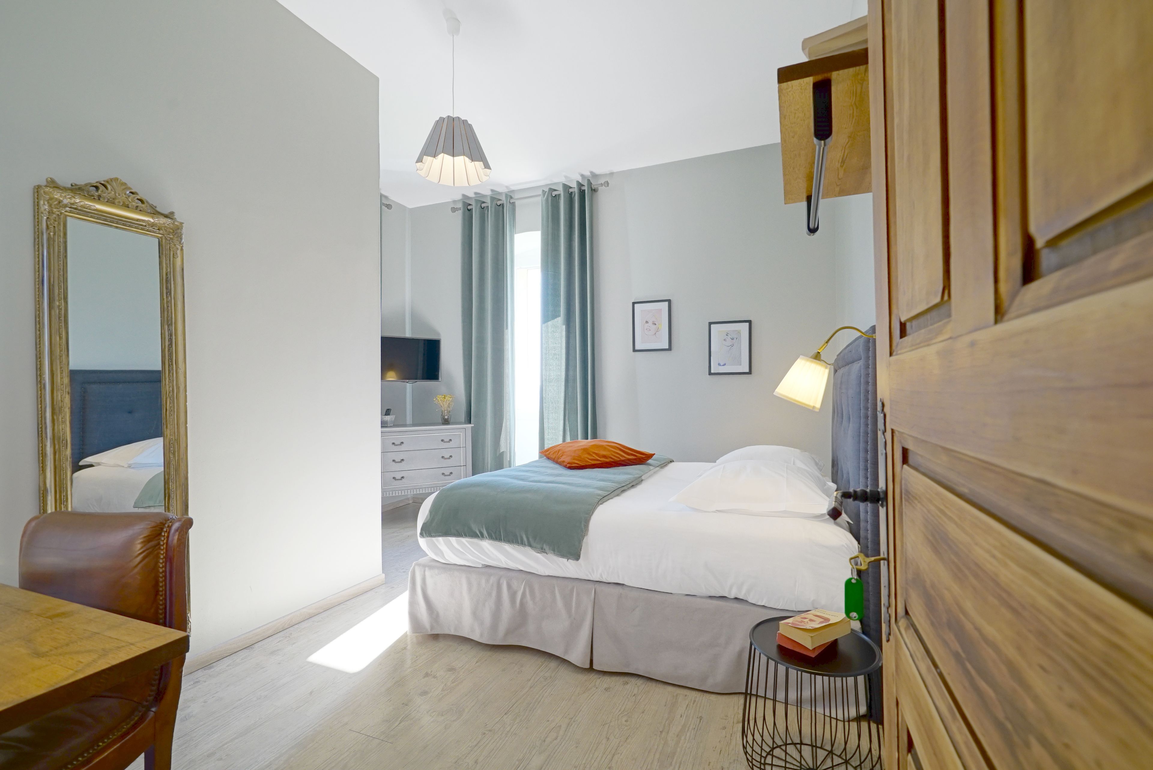 comfort double room, 1 queen bed, non smoking | premium bedding, individually decorated, individually furnished, desk