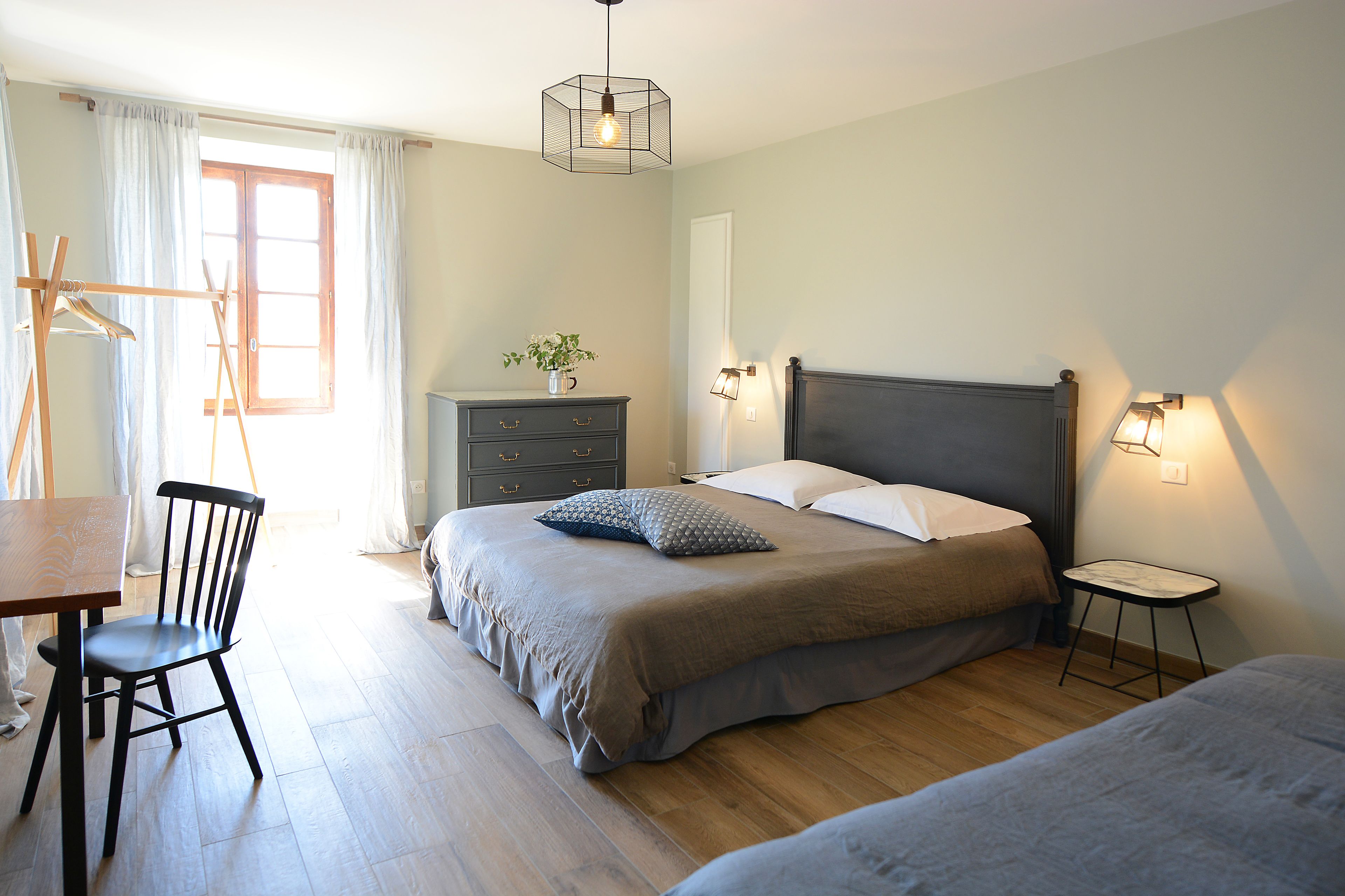 comfort double room, 1 queen bed, non smoking | premium bedding, individually decorated, individually furnished, desk