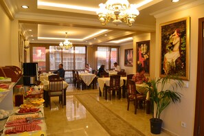 Daily continental breakfast (TRY 13 per person)