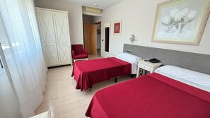 Työpöytä, ilmainen Wi-Fi, vuodevaatteet