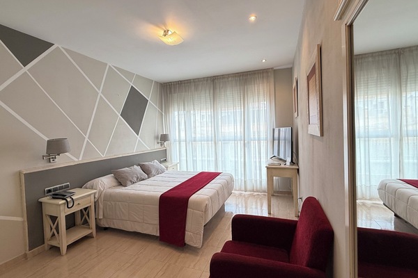 Double Room | Desk, WiFi (free), bed sheets