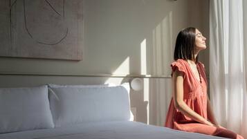 Luxe beddengoed, een kluis op de kamer, een bureau, geluiddichte muren