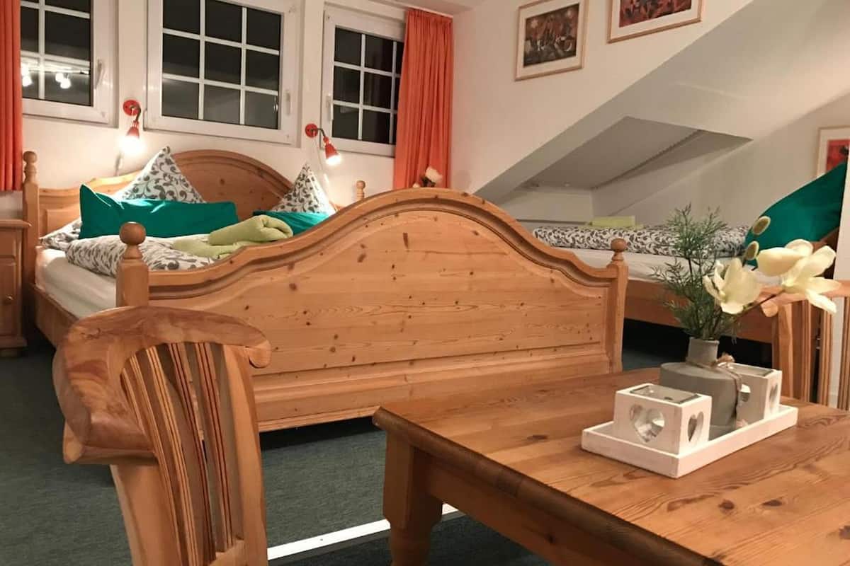 Basic Triple Room | Desk, laptop workspace, cribs/infant beds, bed sheets