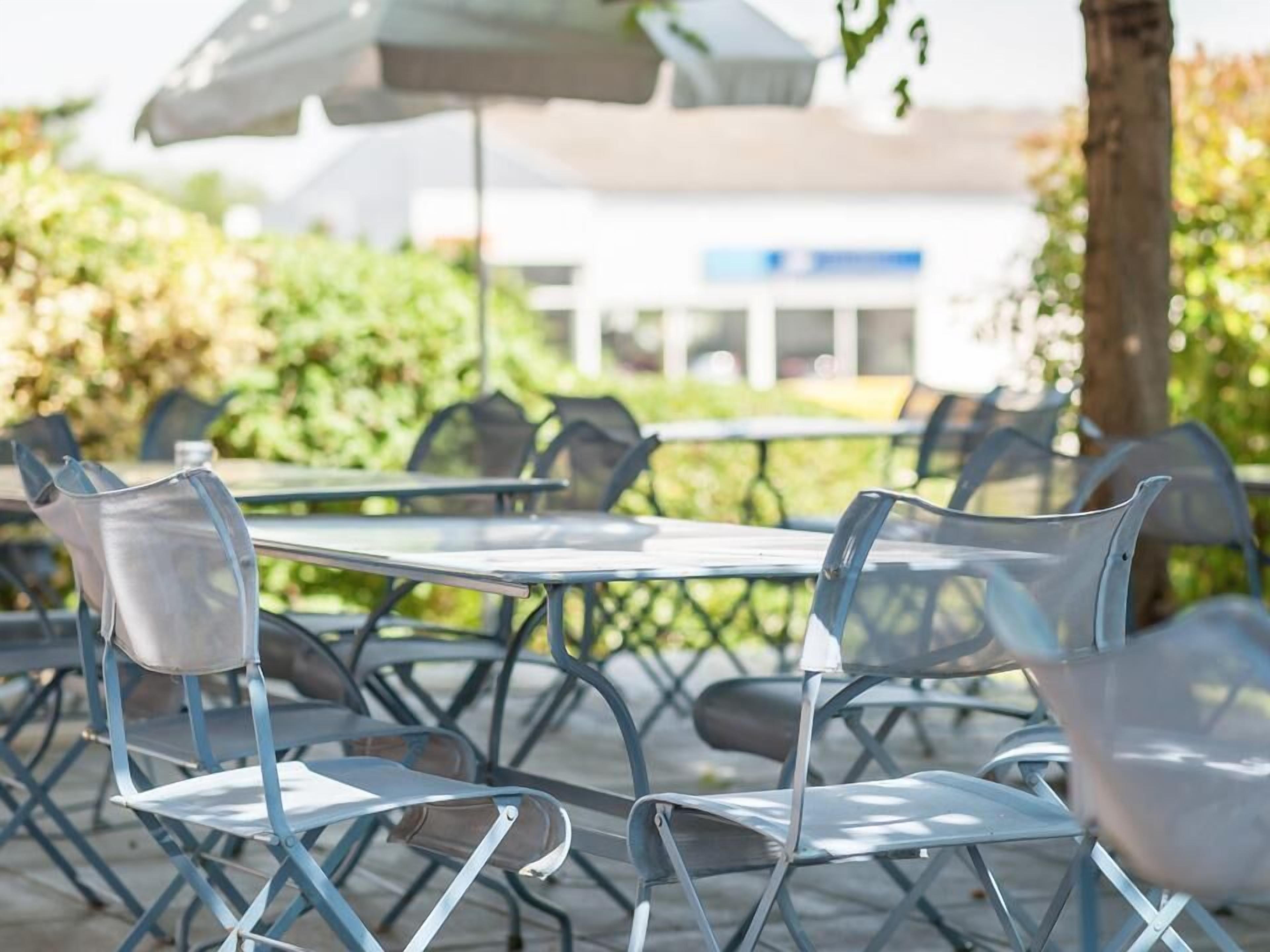 Lunch and dinner served, French cuisine