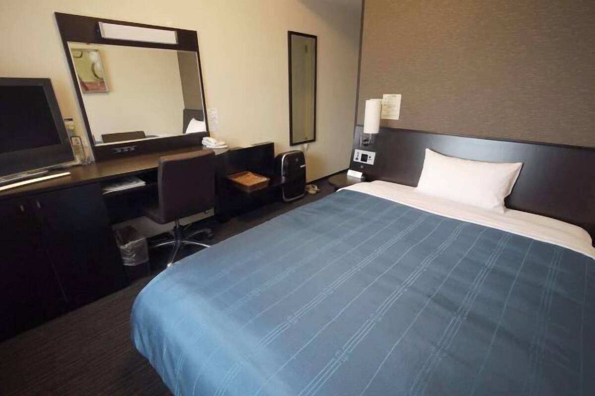 Desk, iron/ironing board, free WiFi, bed sheets