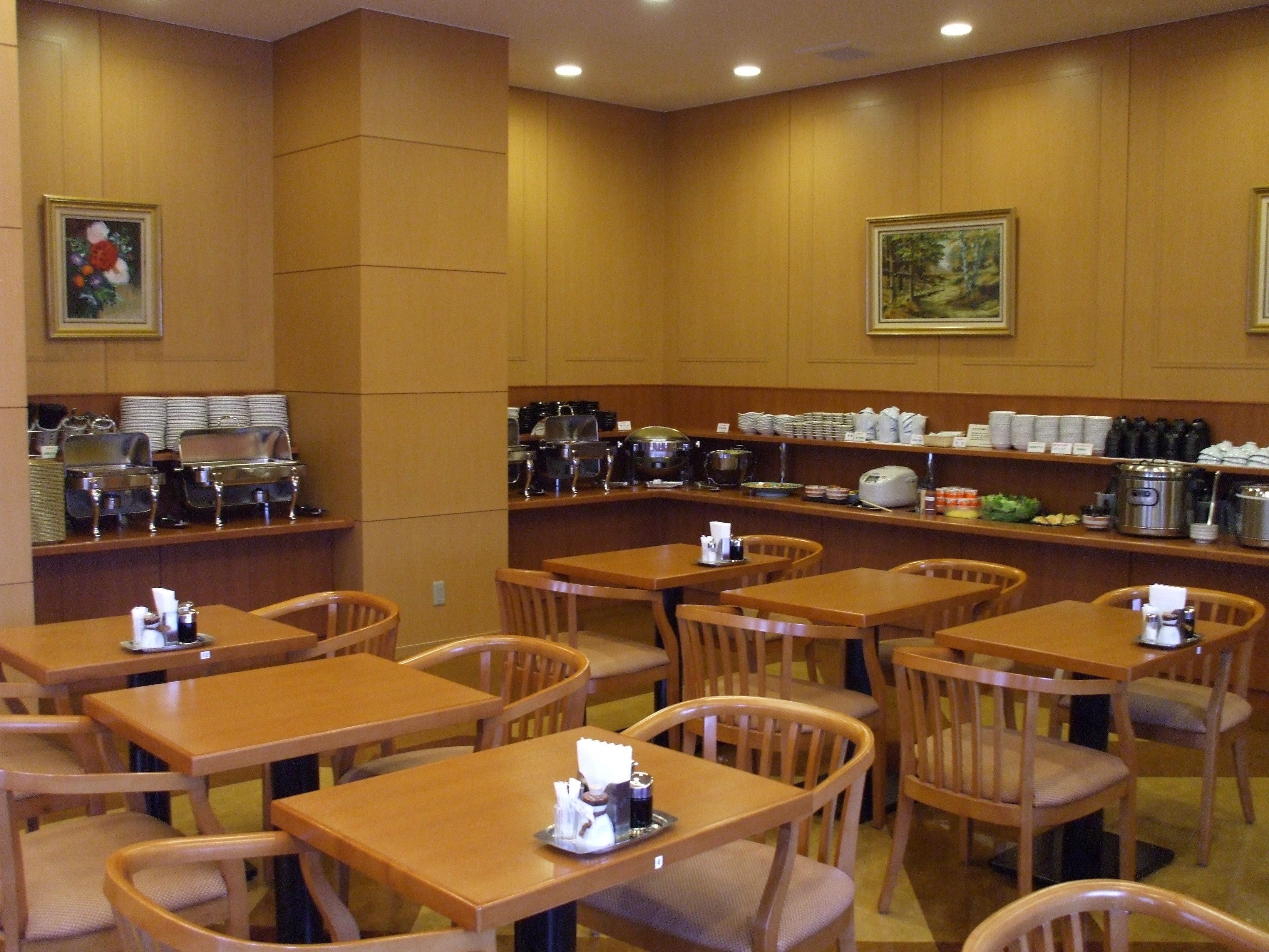 Daily buffet breakfast (JPY 1500 per person)