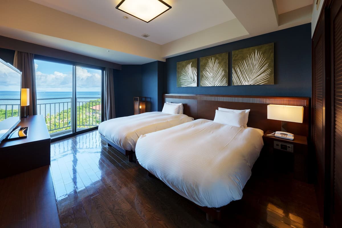 Suite, non-fumeurs (Grandvrio, Main Building Ocean's Wing) | Coffres-forts dans les chambres, bureau, fer et planche Ă repasser
