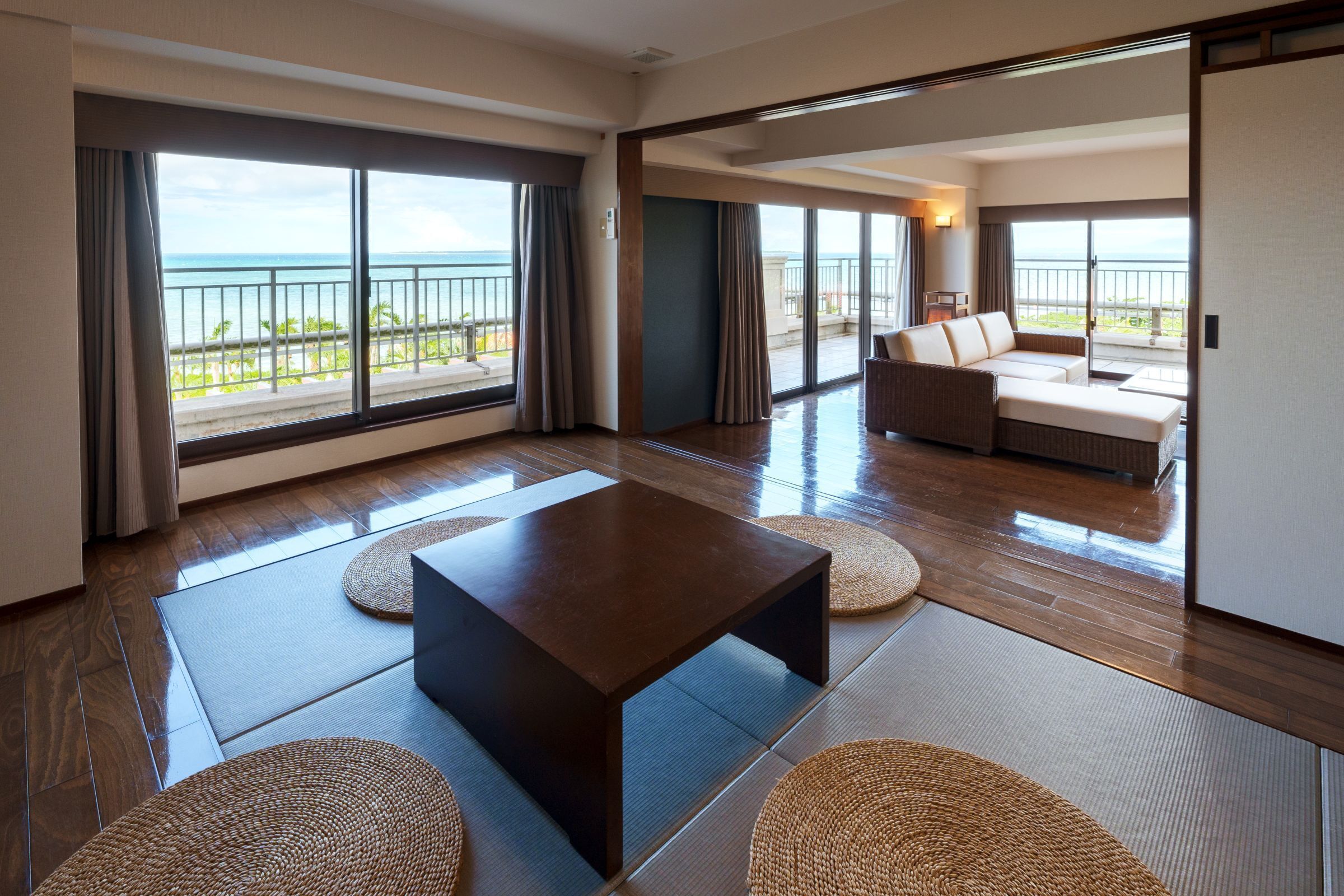 Corner Suite, Non Smoking [Main Building Ocean's Wing] | In-room safe, desk, iron/ironing board, free WiFi