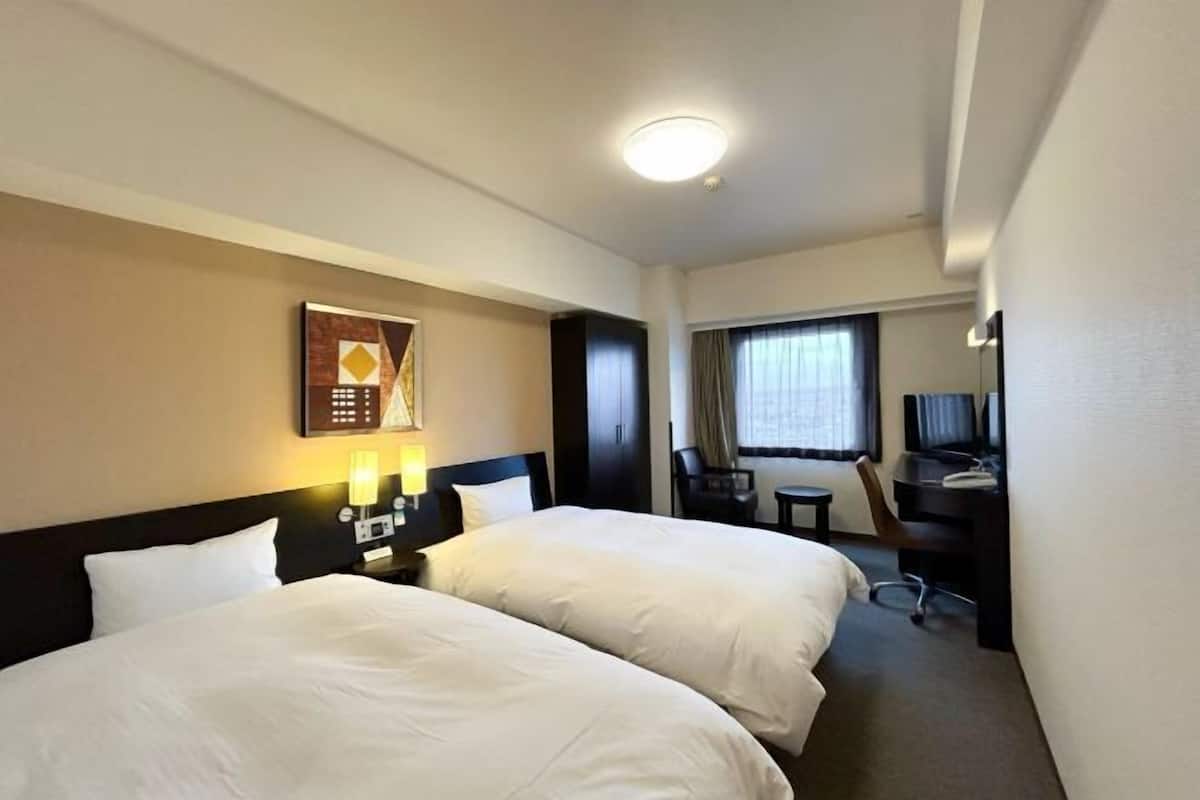 Bureau, accès au Wi-Fi (inclus), literie fournie