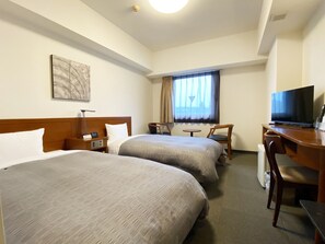 A hotel room with two beds, a desk with a television, a small table, and a window with curtains. - Hotel Route-Inn Mojikou (Kitakyushu)