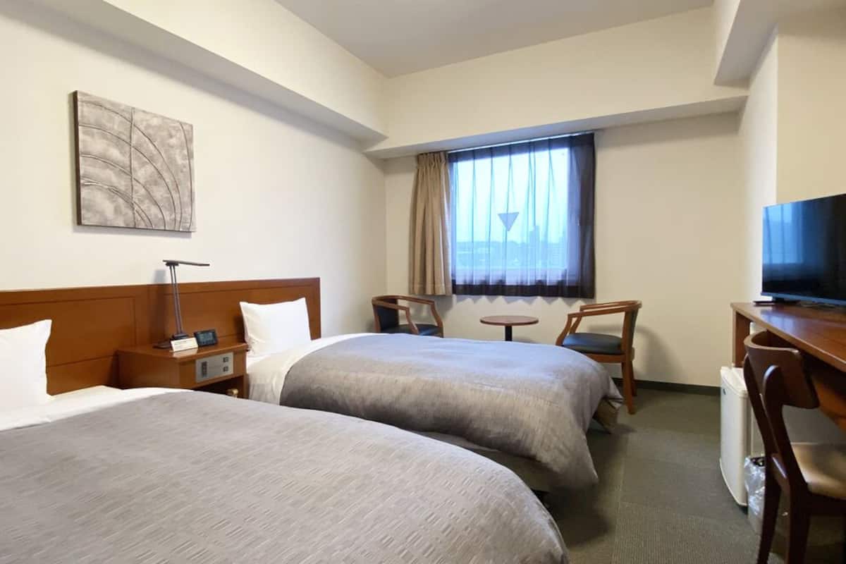 Desk, WiFi (free), bed sheets
