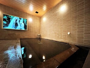 A modern indoor swimming pool with a wooden ceiling and tiled walls. - Hotel Route-Inn Hakata Ekimae -Hakataguchi- (Fukuoka)