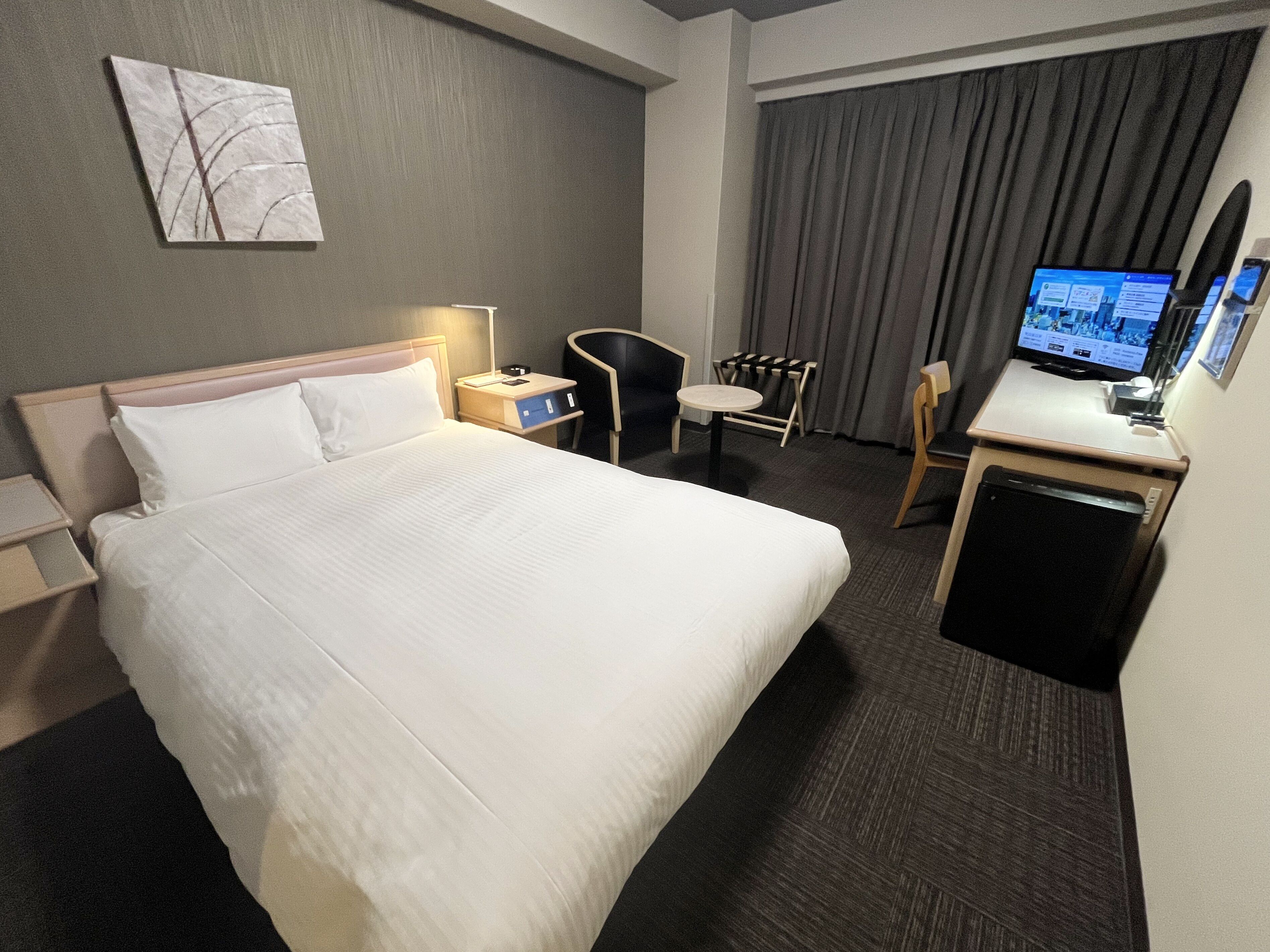 Zimmersafe, kostenloses WLAN, Bettwäsche