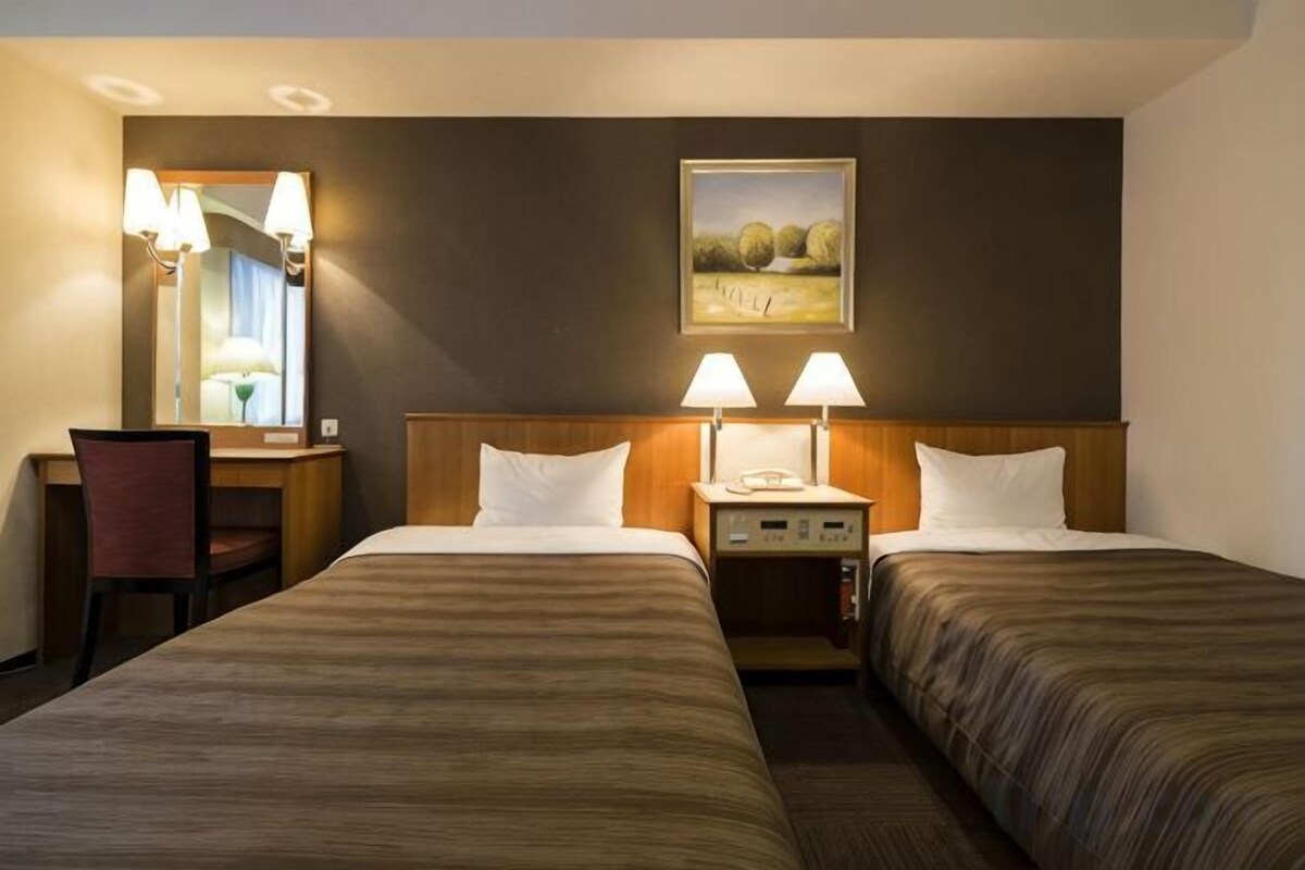Desk, WiFi (free), bed sheets