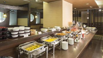 Daily buffet breakfast (JPY 1980 per person)