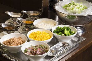 Desayuno buffet todos los días (con cargo)