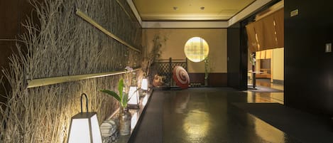 2 restaurants servant le petit déjeuner, spécialités Cuisine japonaise