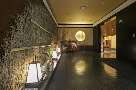 2 restaurantes; se sirven desayunos, almuerzos, cenas y cocina japonesa . Ark Hotel Okayama