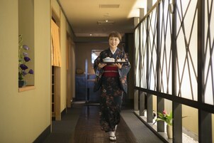 2 か所のレストラン、朝食、ランチ、ディナーに営業 (日本料理 / 和食)