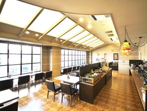 Colazione a buffet a pagamento, servita tutte le mattine 