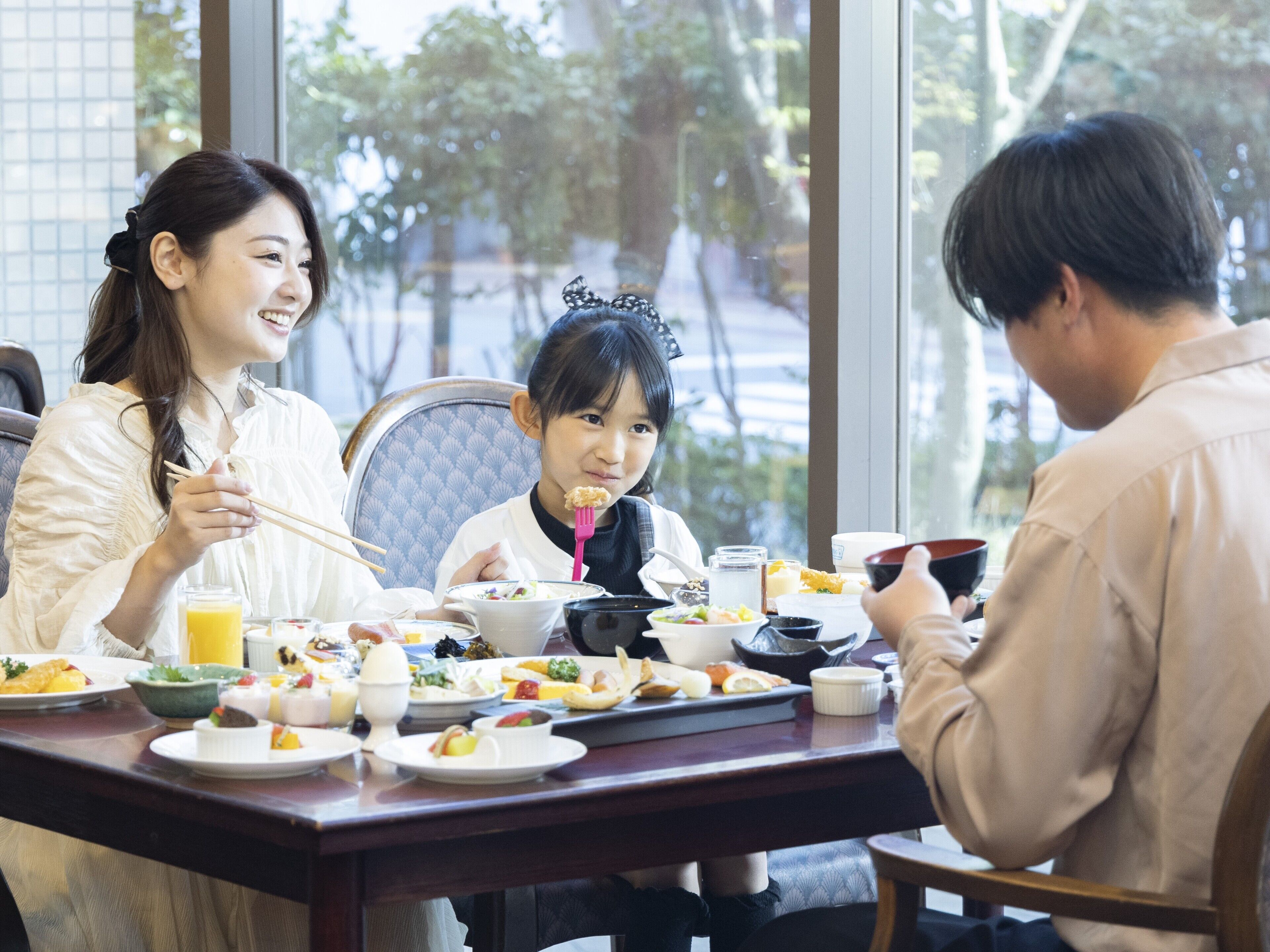 Daily buffet breakfast (JPY 1980 per person)