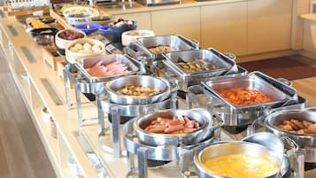 Desayuno buffet diario (JPY 1980 por persona)