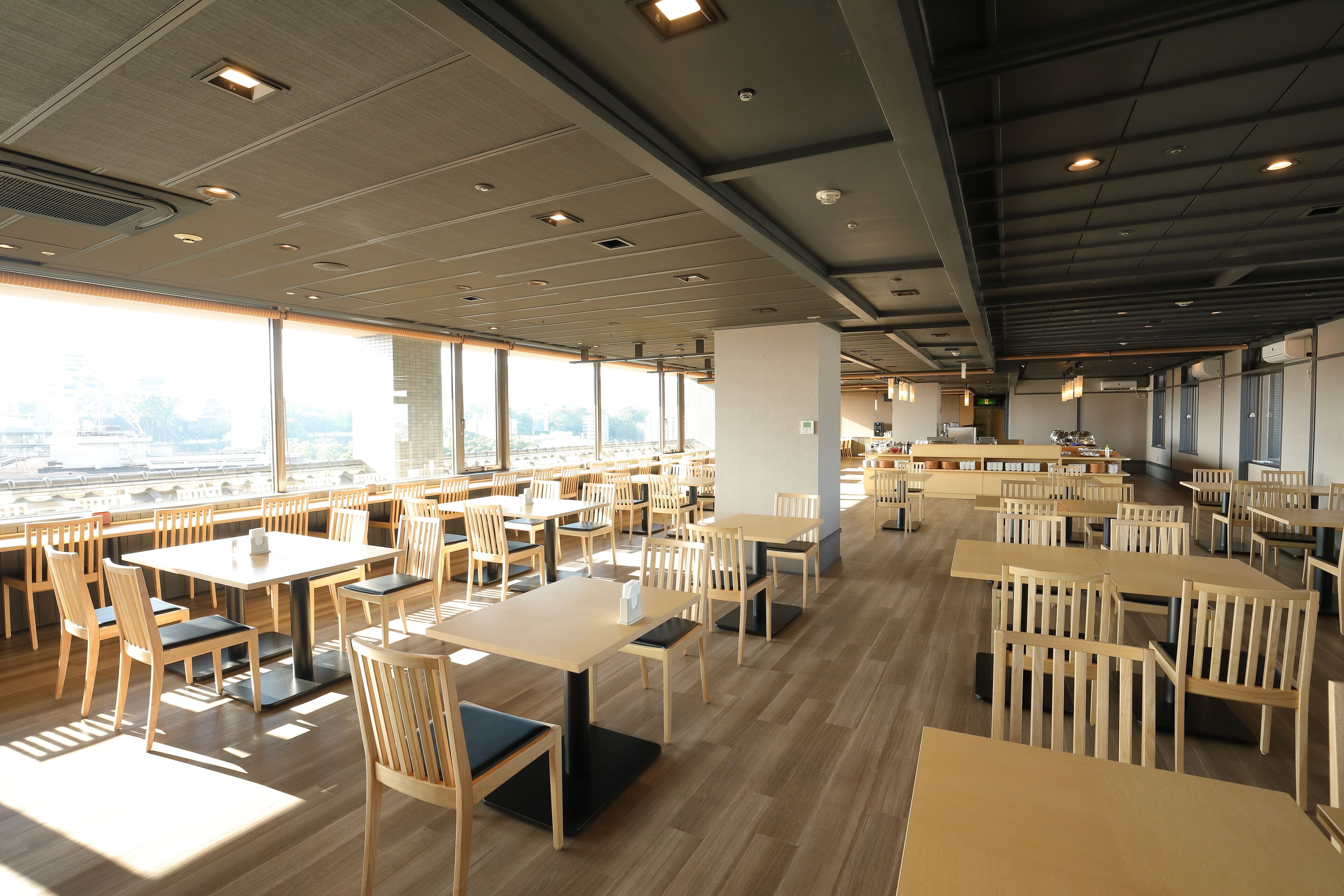 Daily buffet breakfast (JPY 1980 per person)